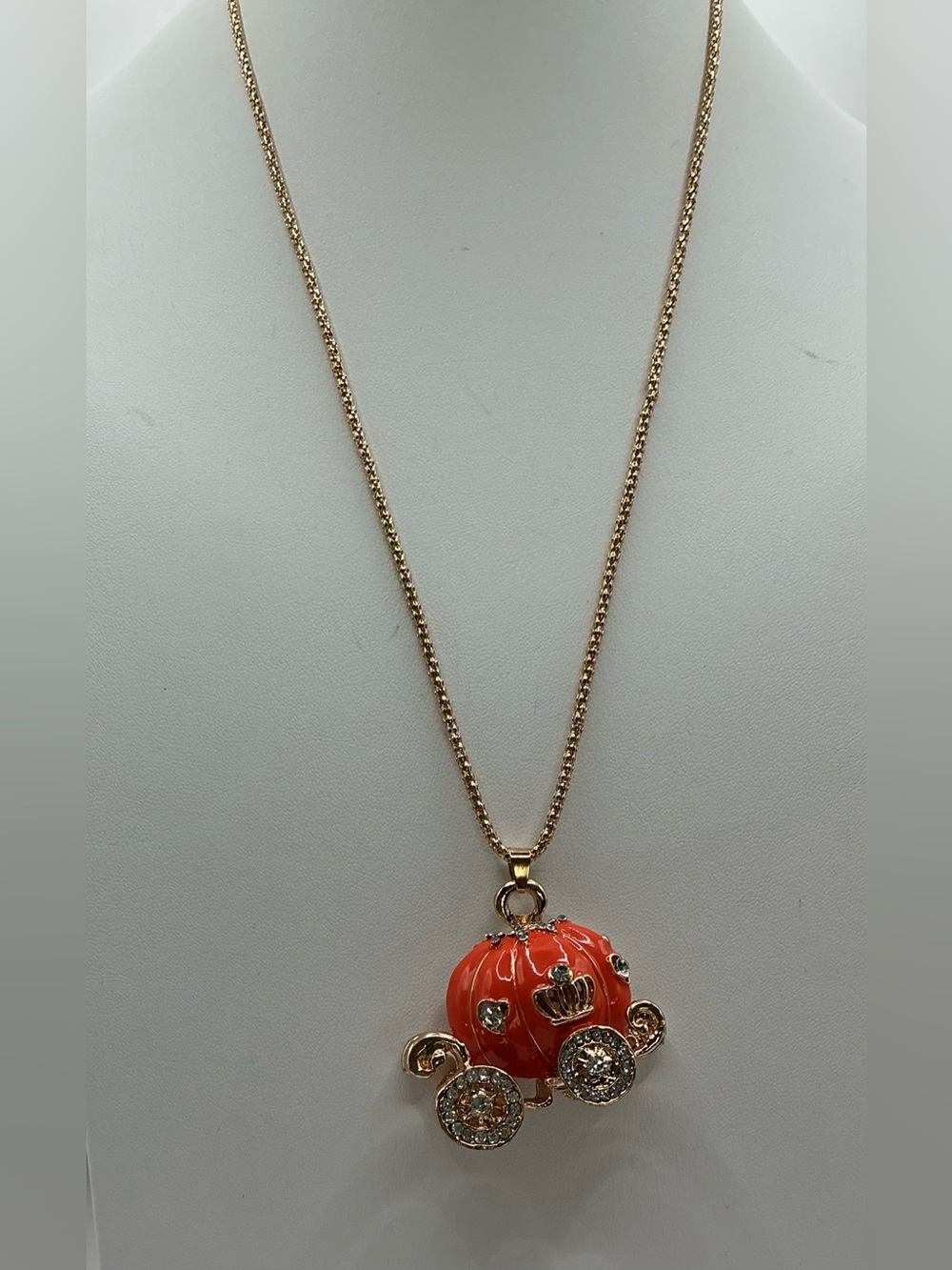BETSEY JOHNSON ORANGE PUMPKIN CARRIAGE PENDANT NECKLACE NWOT